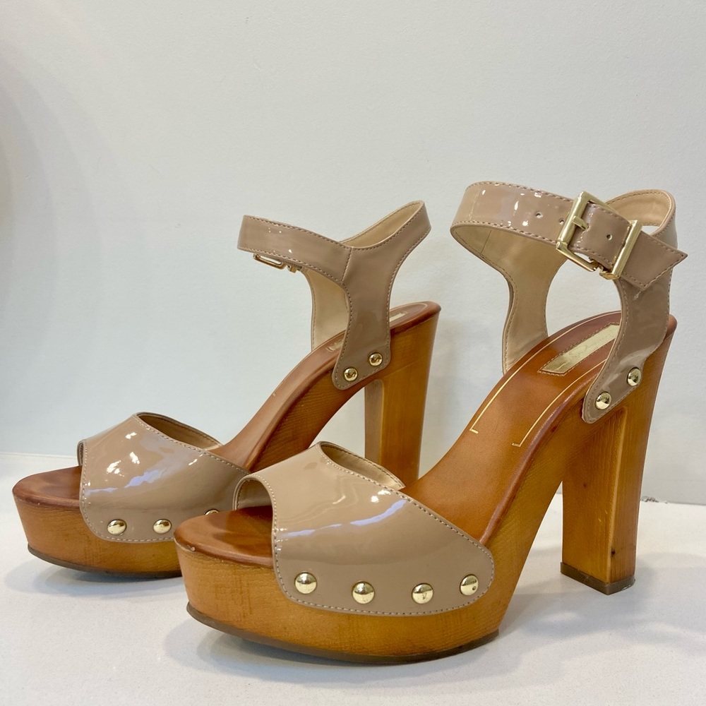 Jessica Simpson  Stud Ankle Strap Wedge Sandals. 8M.